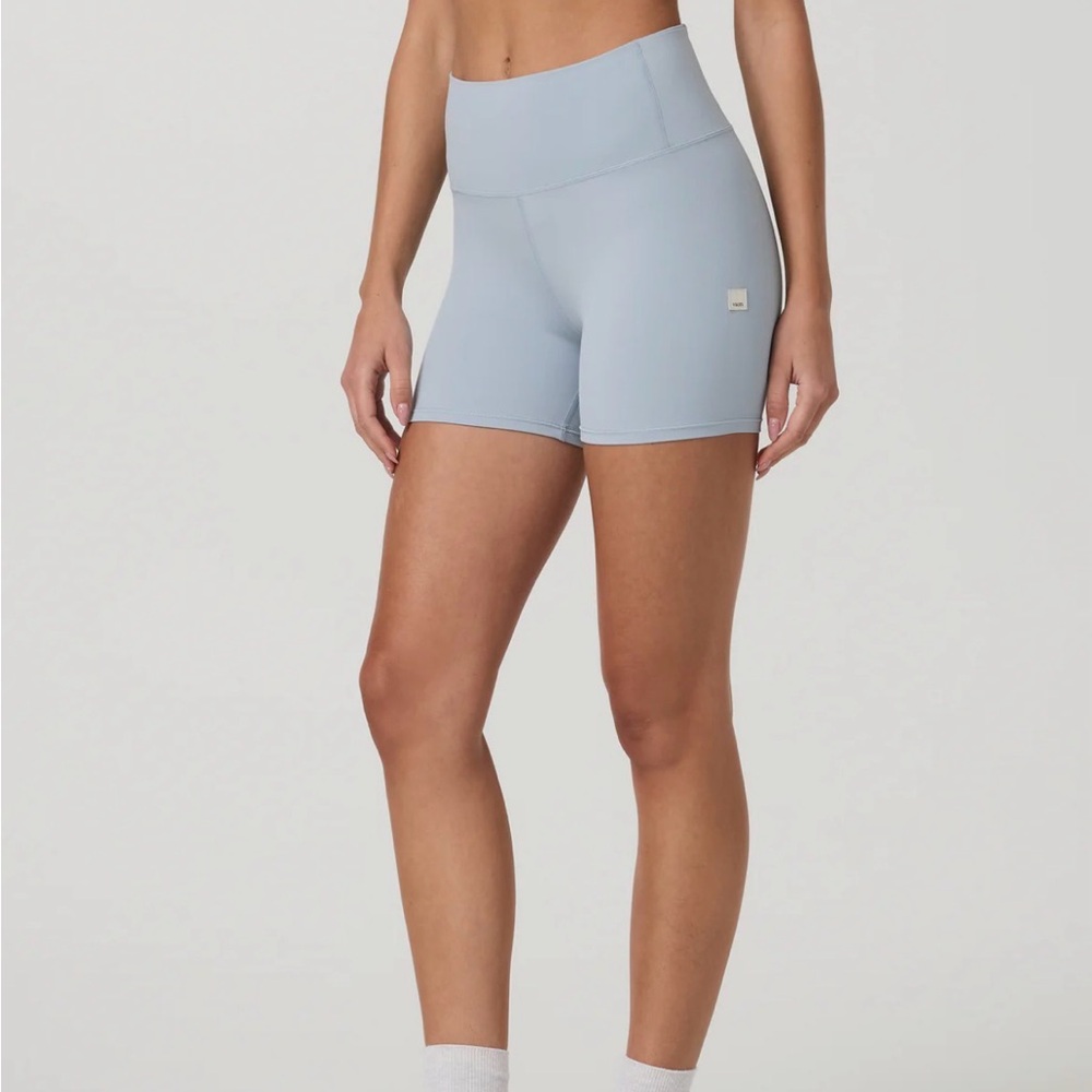 Vuori allthefeels 4” shorts in eggshell blue color